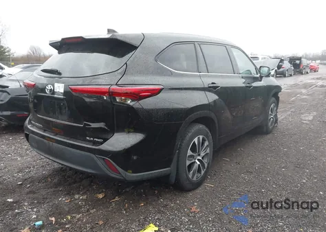 2020 Toyota Highlander Xle z USA, uszkodzony, nr VIN 5TDHZRBH8LS009983